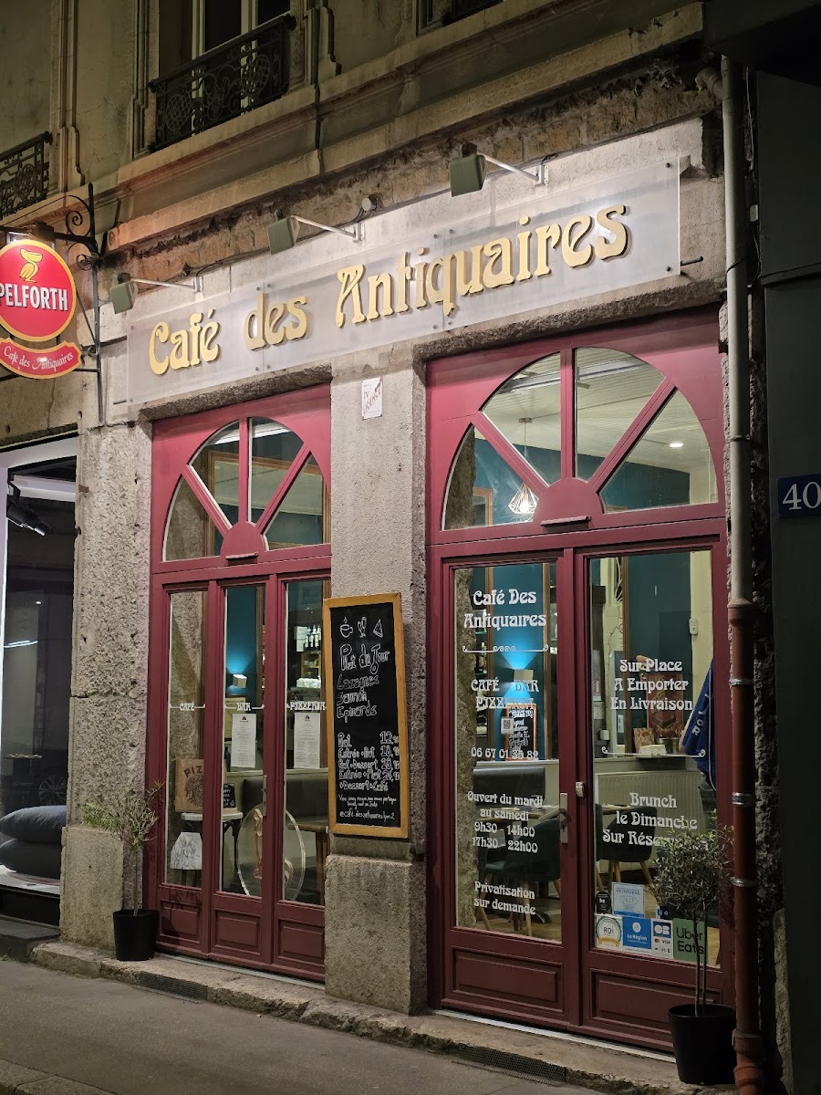 Les Antiquaires